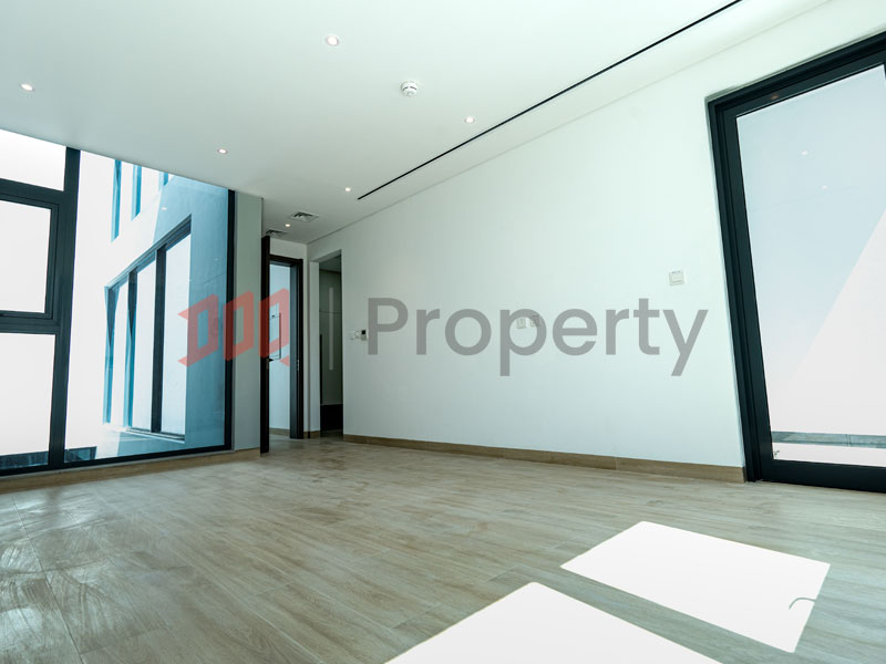 Brand new | Spacious Interior | Vacant