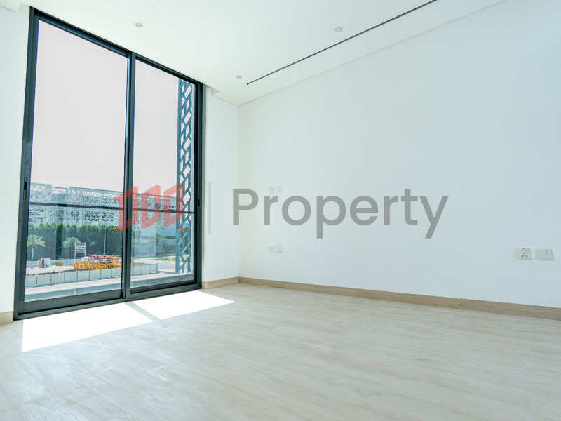 Brand new | Spacious Interior | Vacant