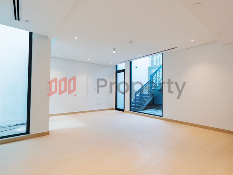 Brand new | Spacious Interior | Vacant