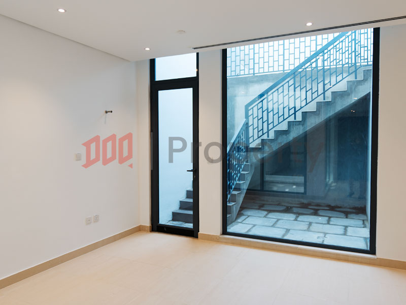 Brand new | Spacious Interior | Vacant