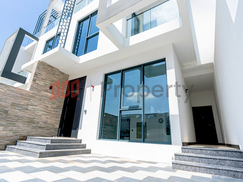 Brand new | Spacious Interior | Vacant