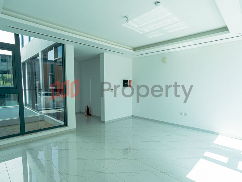 Brand new | Spacious Interior | Vacant