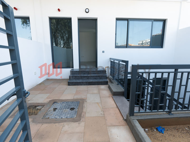 Brand new | Spacious Interior | Vacant