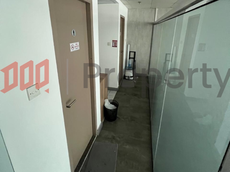 Fully Fitted | Glass Partition | Vacant